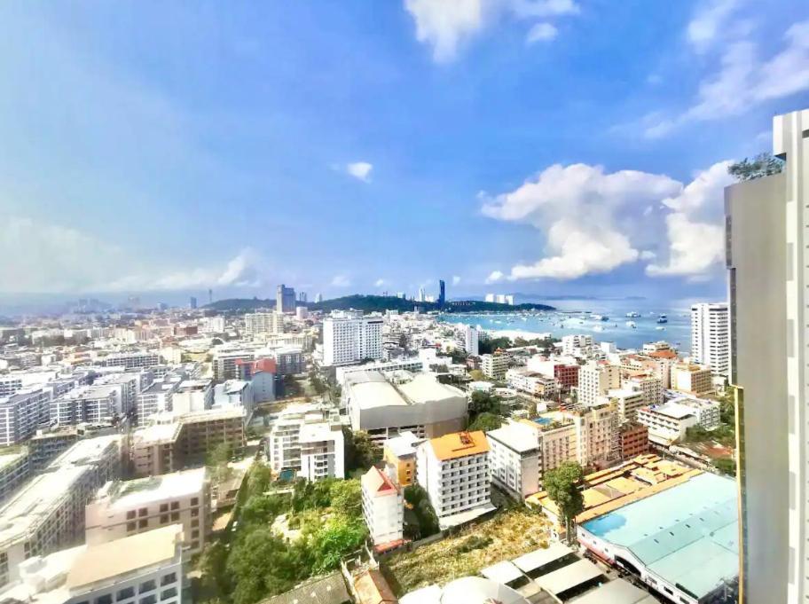 The Base Central Pattaya Quiet King-Bed With Infinity Pool & Free Netflix! Luaran gambar