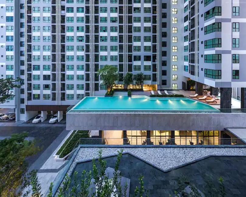 The Base Central Pattaya Quiet King-Bed With Infinity Pool & Free Netflix! Luaran gambar