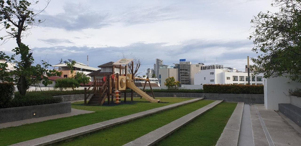 The Base Central Pattaya Quiet King-Bed With Infinity Pool & Free Netflix! Luaran gambar