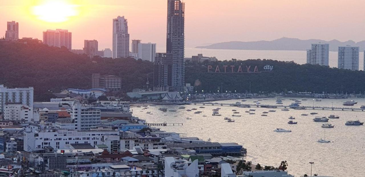 The Base Central Pattaya Quiet King-Bed With Infinity Pool & Free Netflix! Luaran gambar