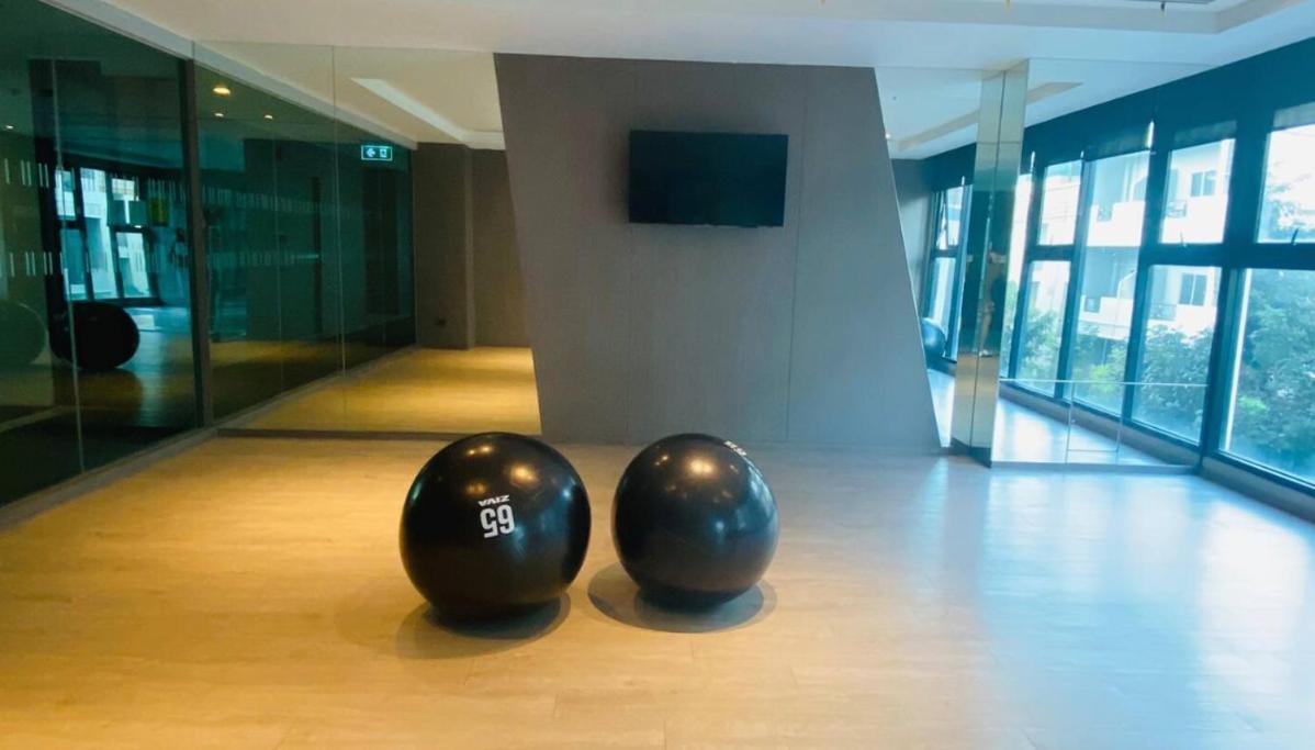 The Base Central Pattaya Quiet King-Bed With Infinity Pool & Free Netflix! Luaran gambar