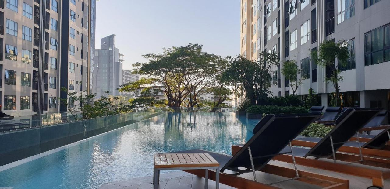 The Base Central Pattaya Quiet King-Bed With Infinity Pool & Free Netflix! Luaran gambar