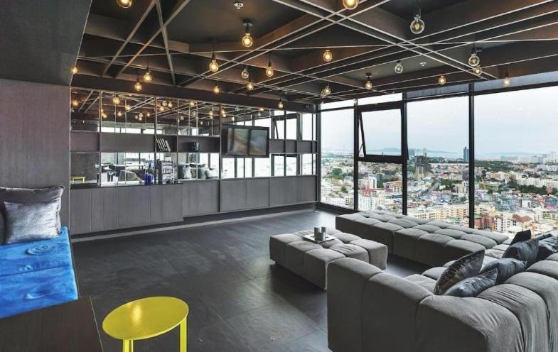The Base Central Pattaya Quiet King-Bed With Infinity Pool & Free Netflix! Luaran gambar